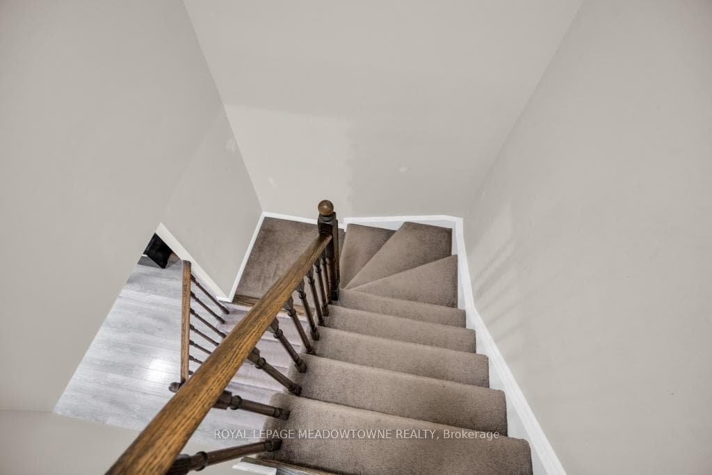 259 Powell Road photo 32