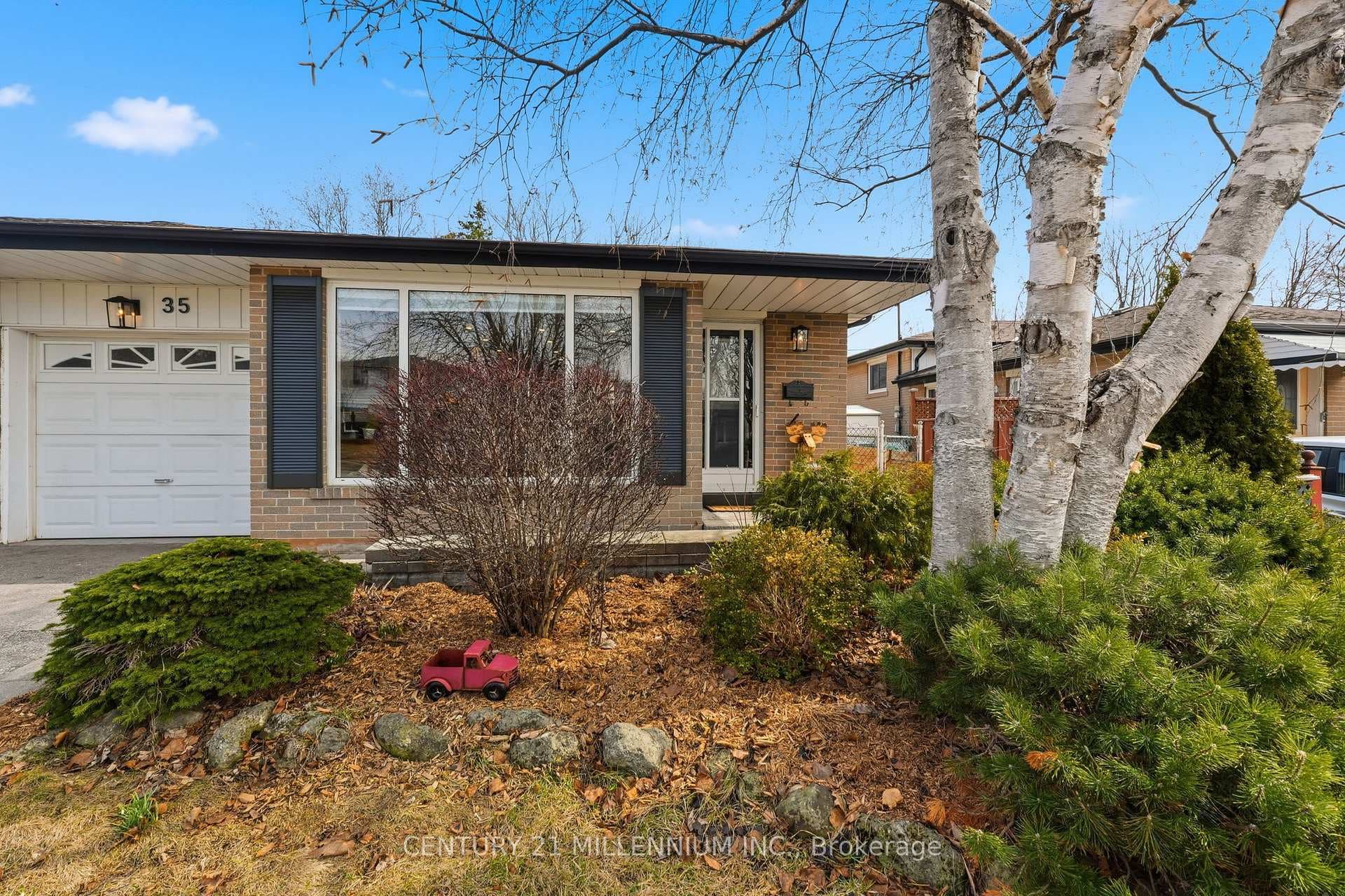 35 Doncaster Drive photo 3