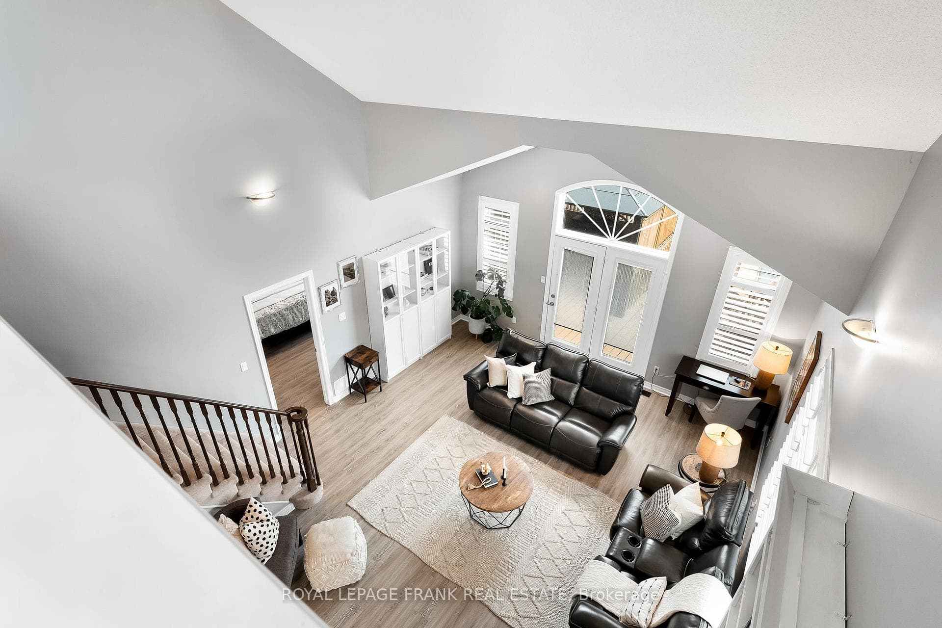 110 Piper Crescent photo 32