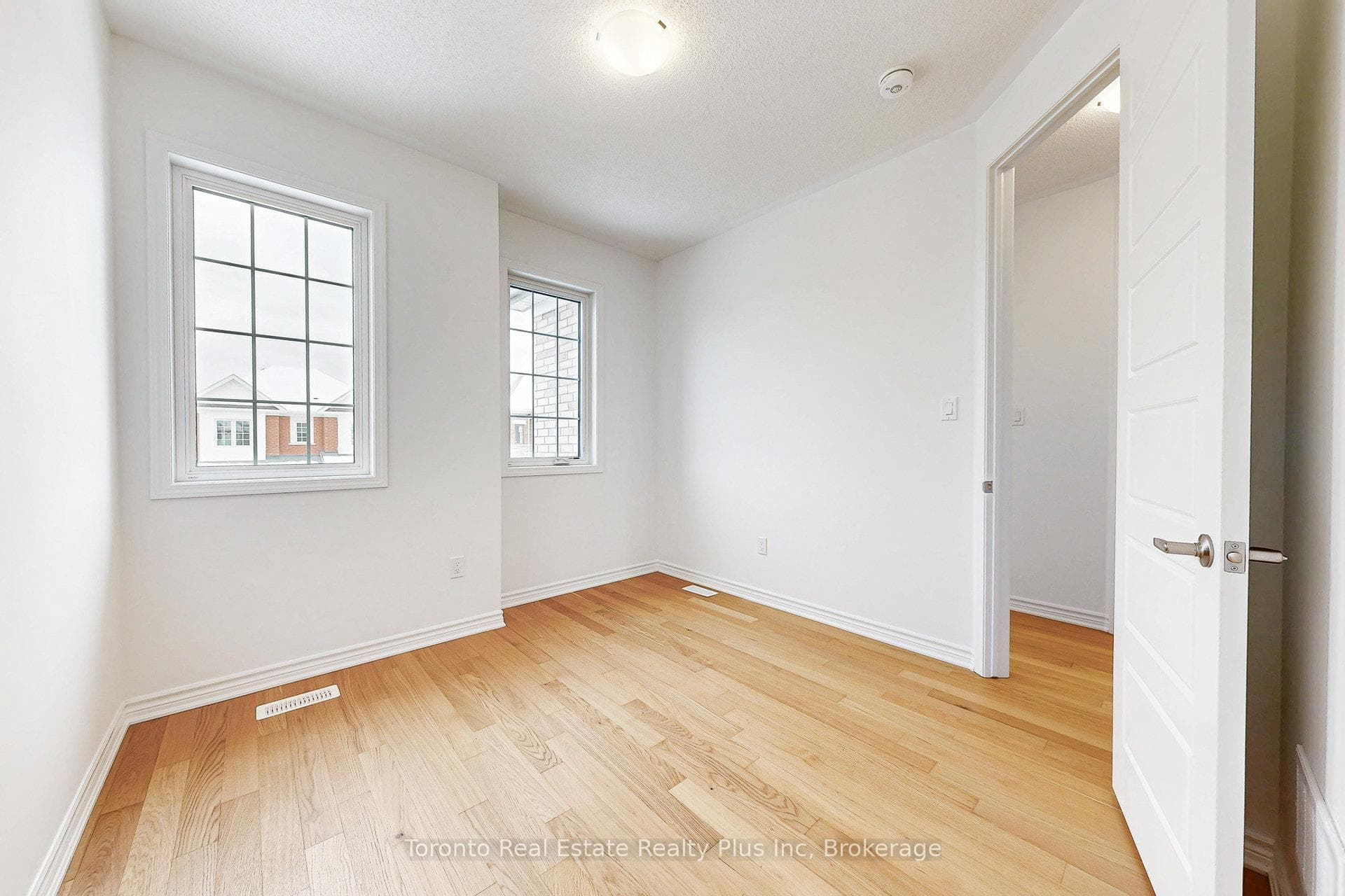 1476 Melville bonus Crescent photo 38