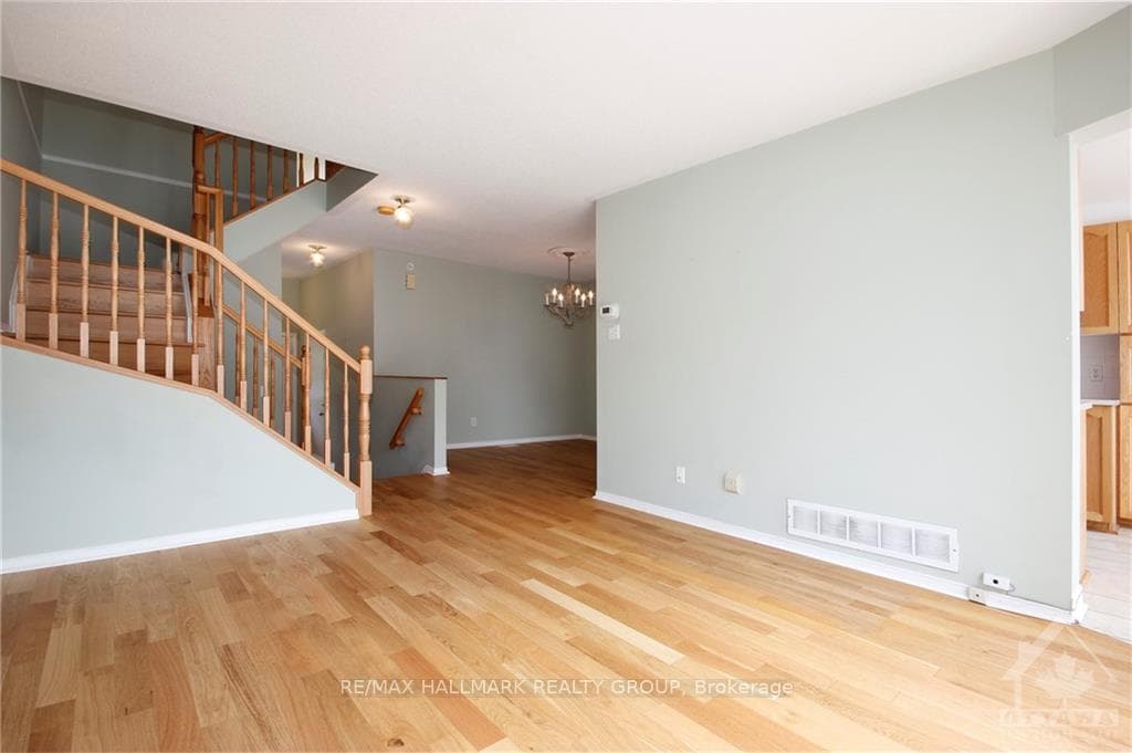 75 FLOWERTREE Crescent photo 7