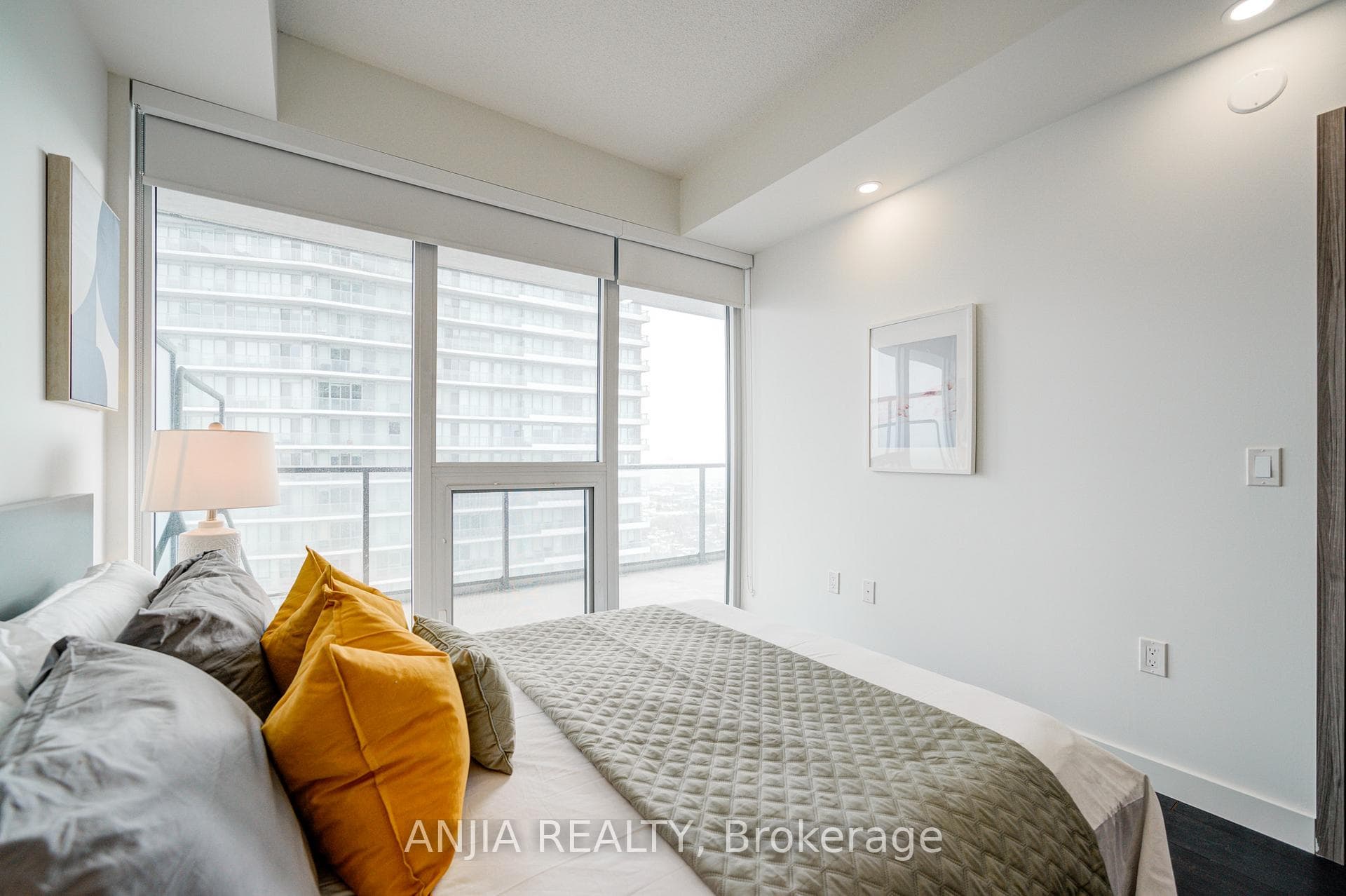 95 McMahon Drive Unit 3101 photo 14