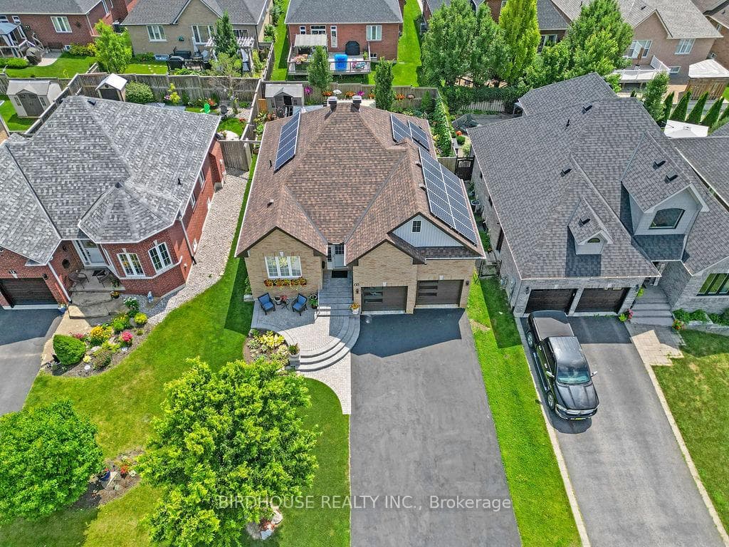 21 ELLIS Crescent photo 3