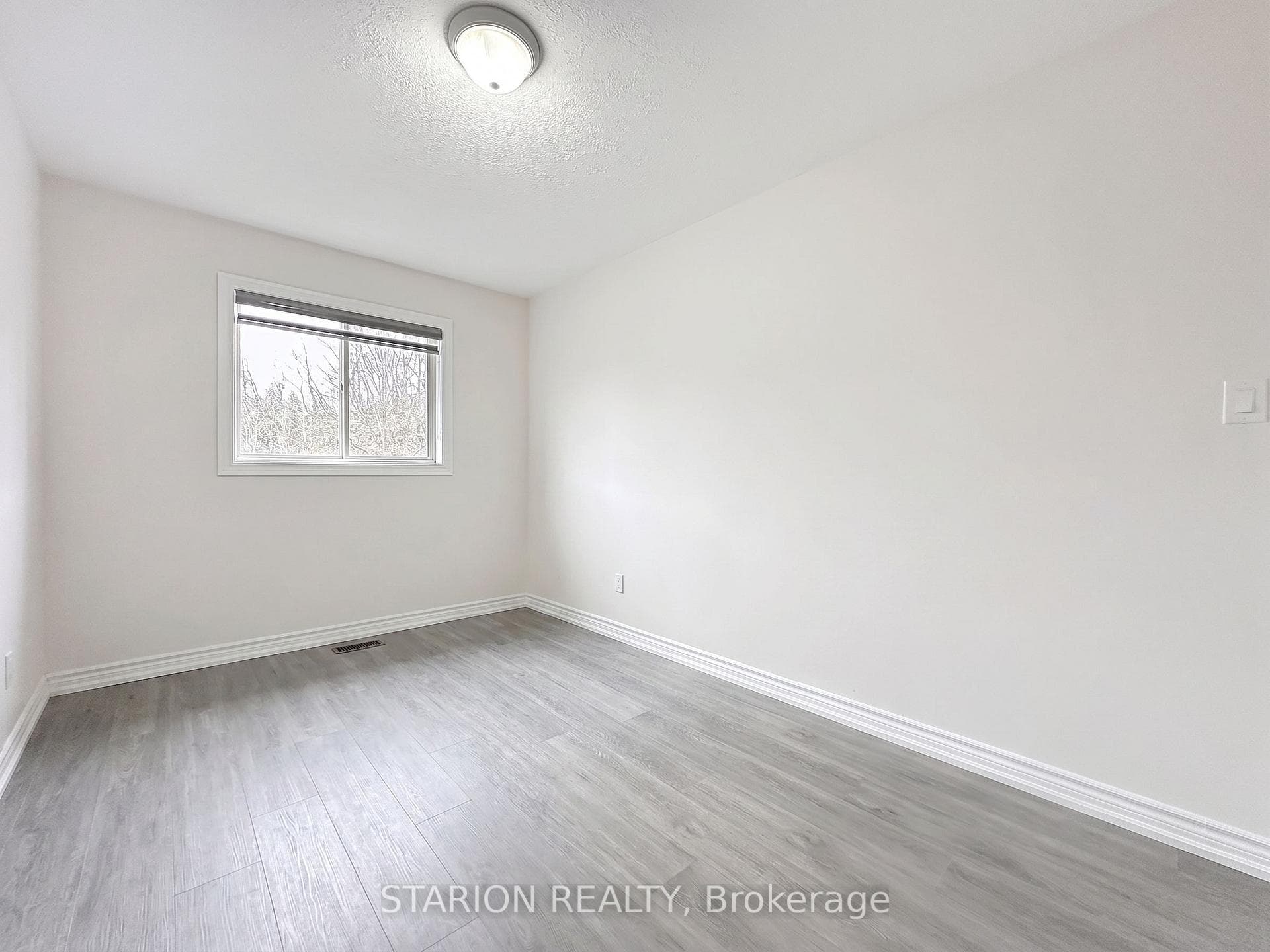 345 GLANCASTER Road Unit 13 photo 23