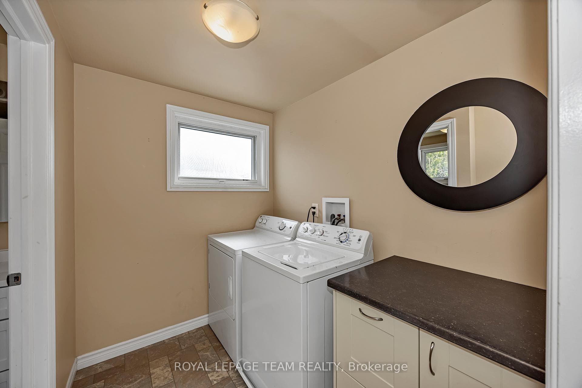 73 Southpark Drive photo 35