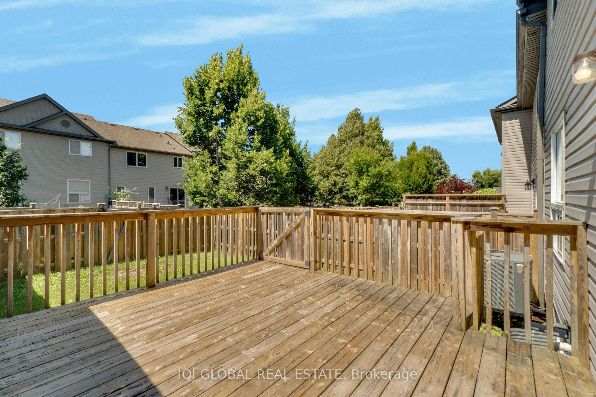 516 Virginia Creeper Street photo 32