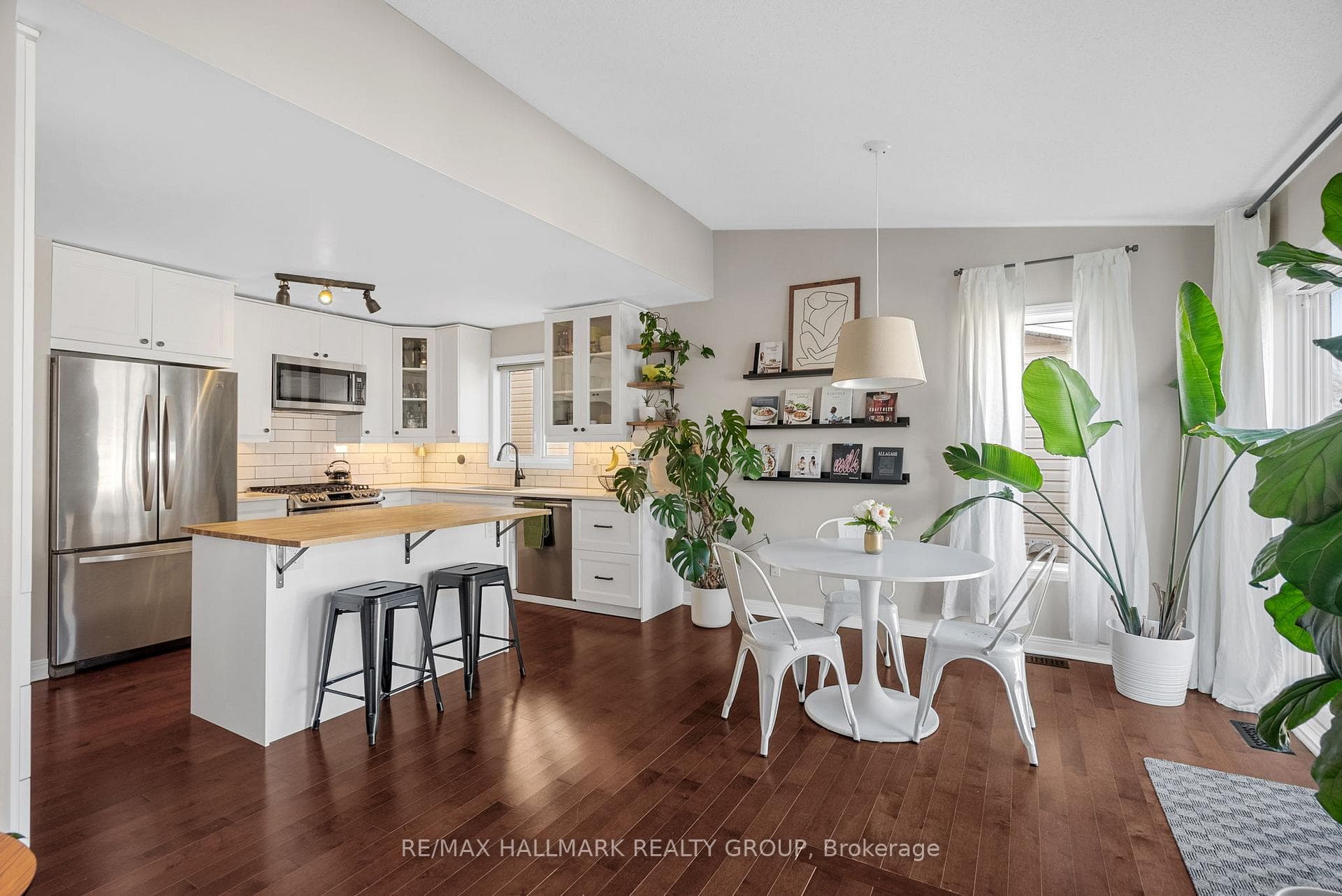 371 Kinghorn Crescent photo 14