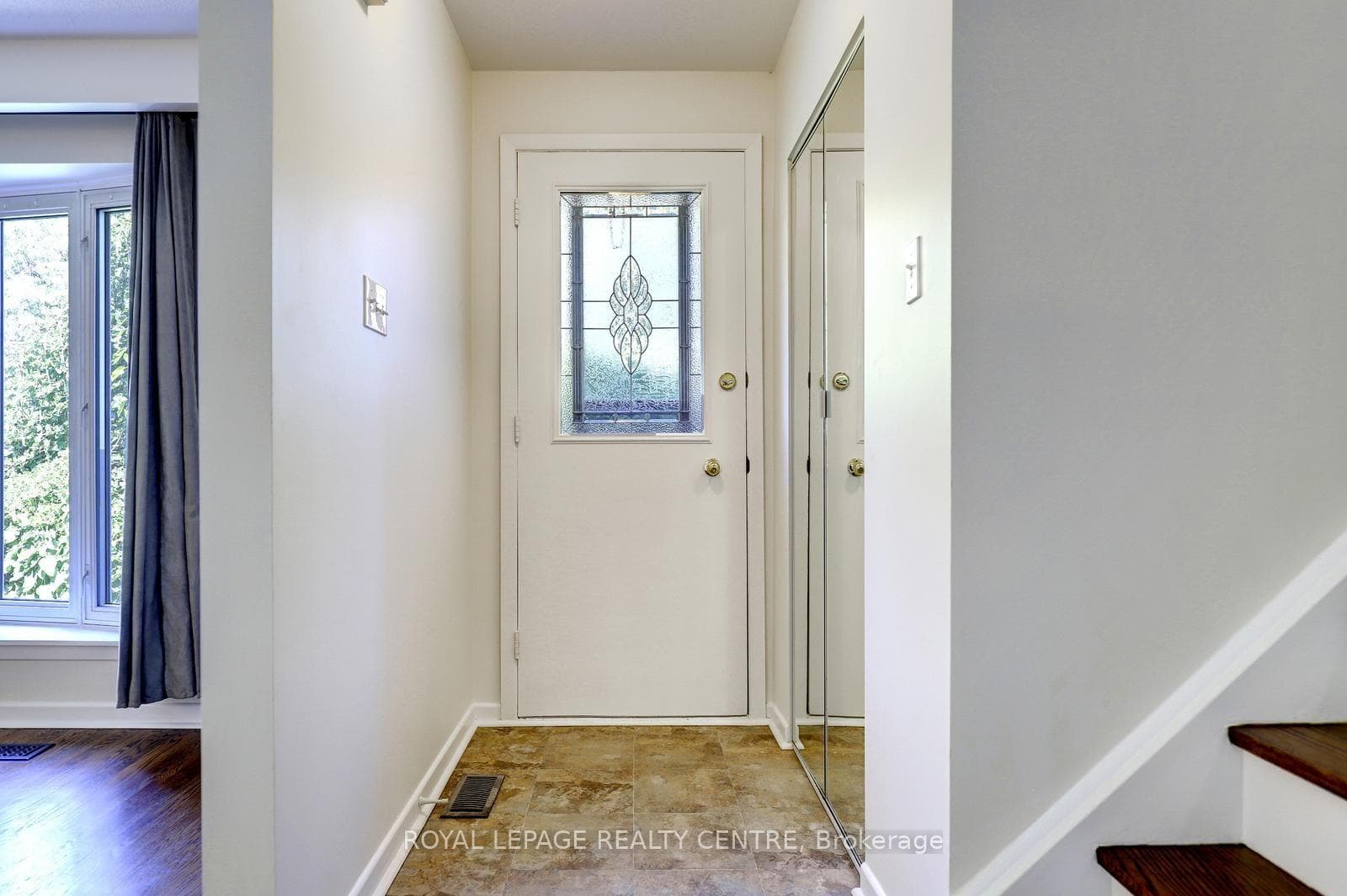 1621 Hobbs Crescent photo 7