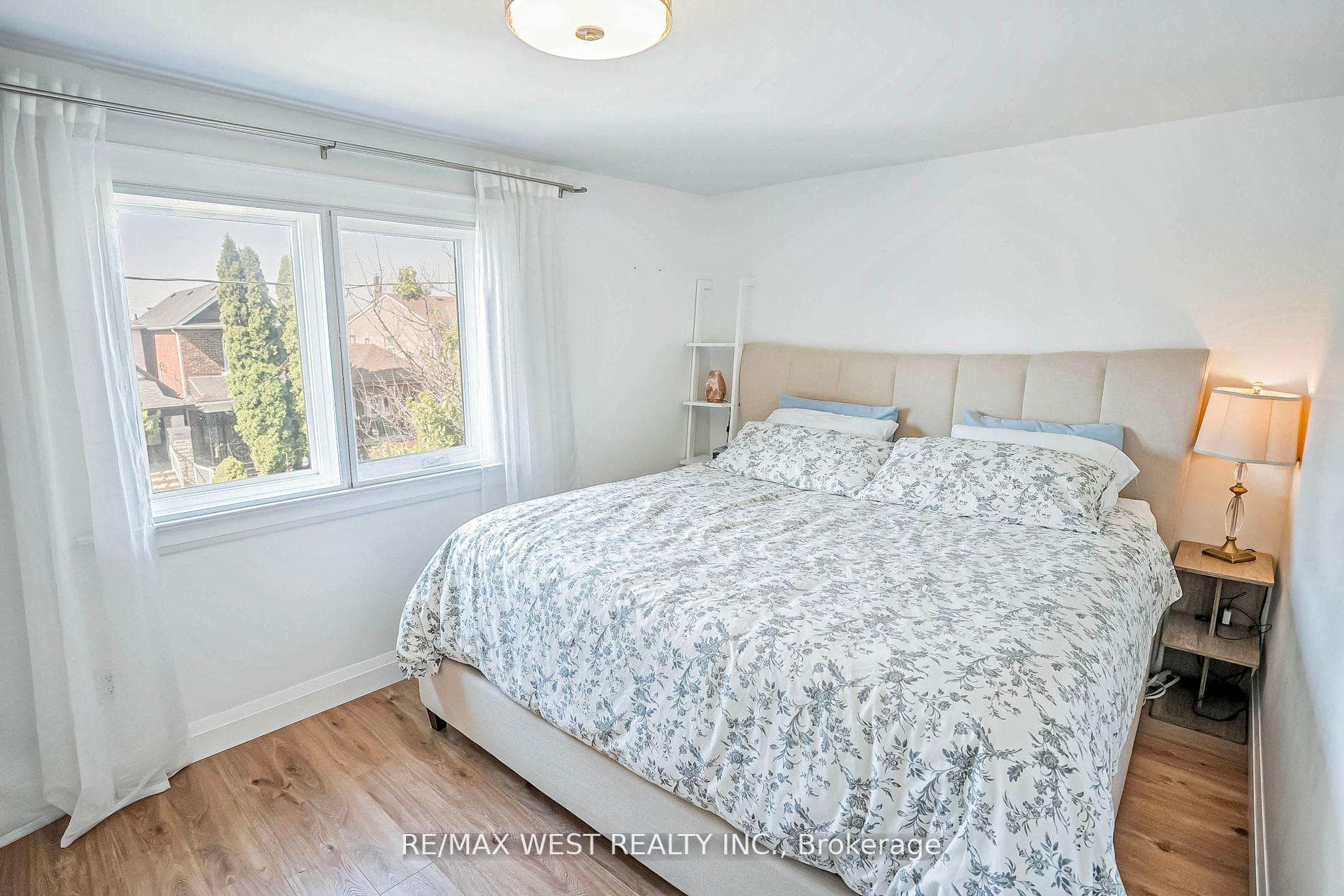 291 McRoberts Avenue photo 19