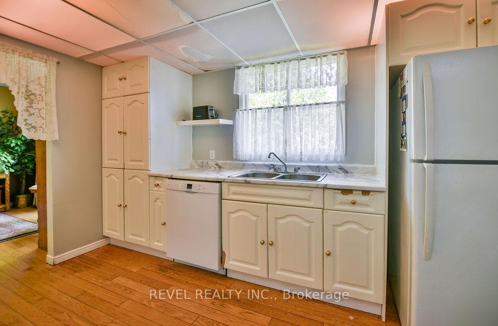 222 Earl Street photo 13
