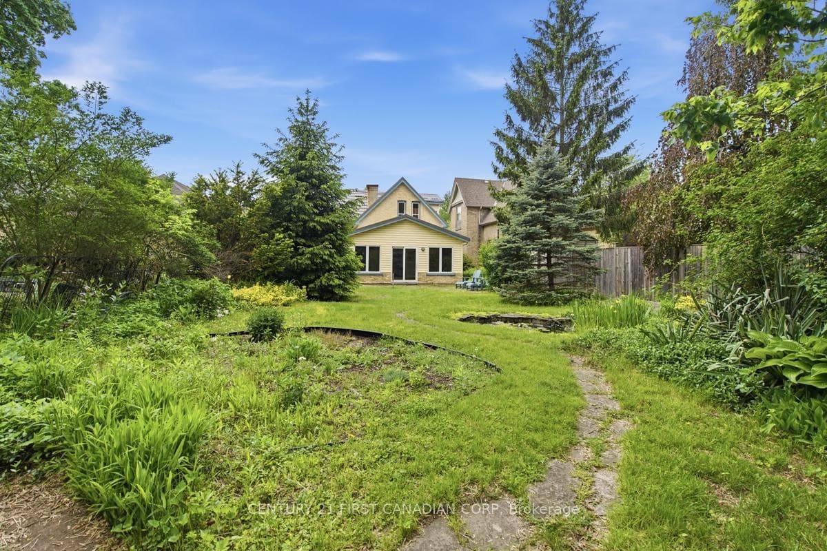 834 Colborne Street photo 33
