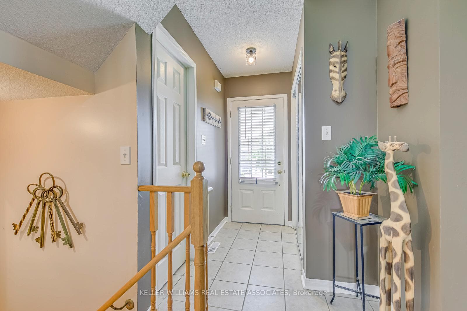 1027 Kennedy Circle photo 3