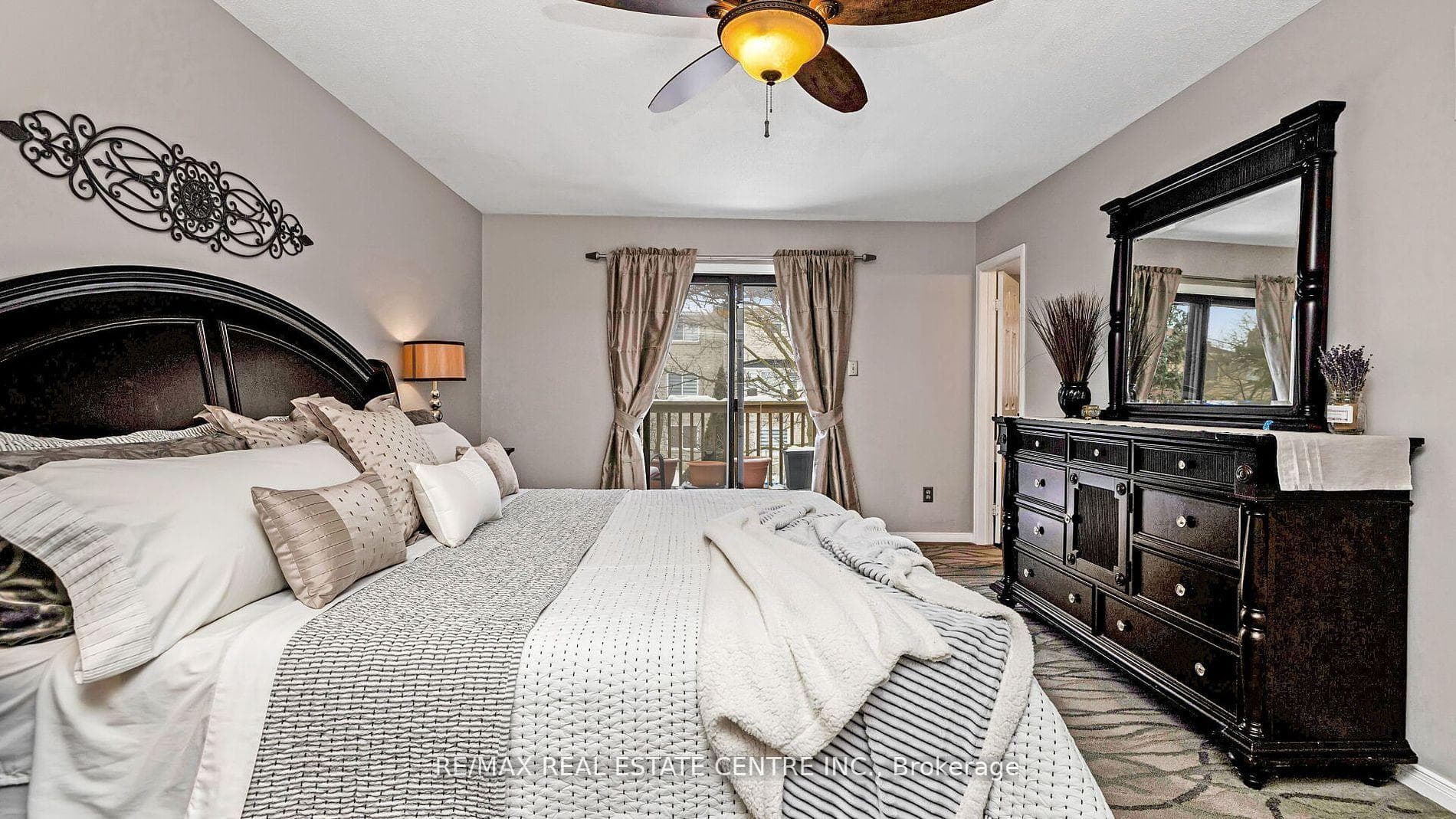 19 Montgomery Square photo 24