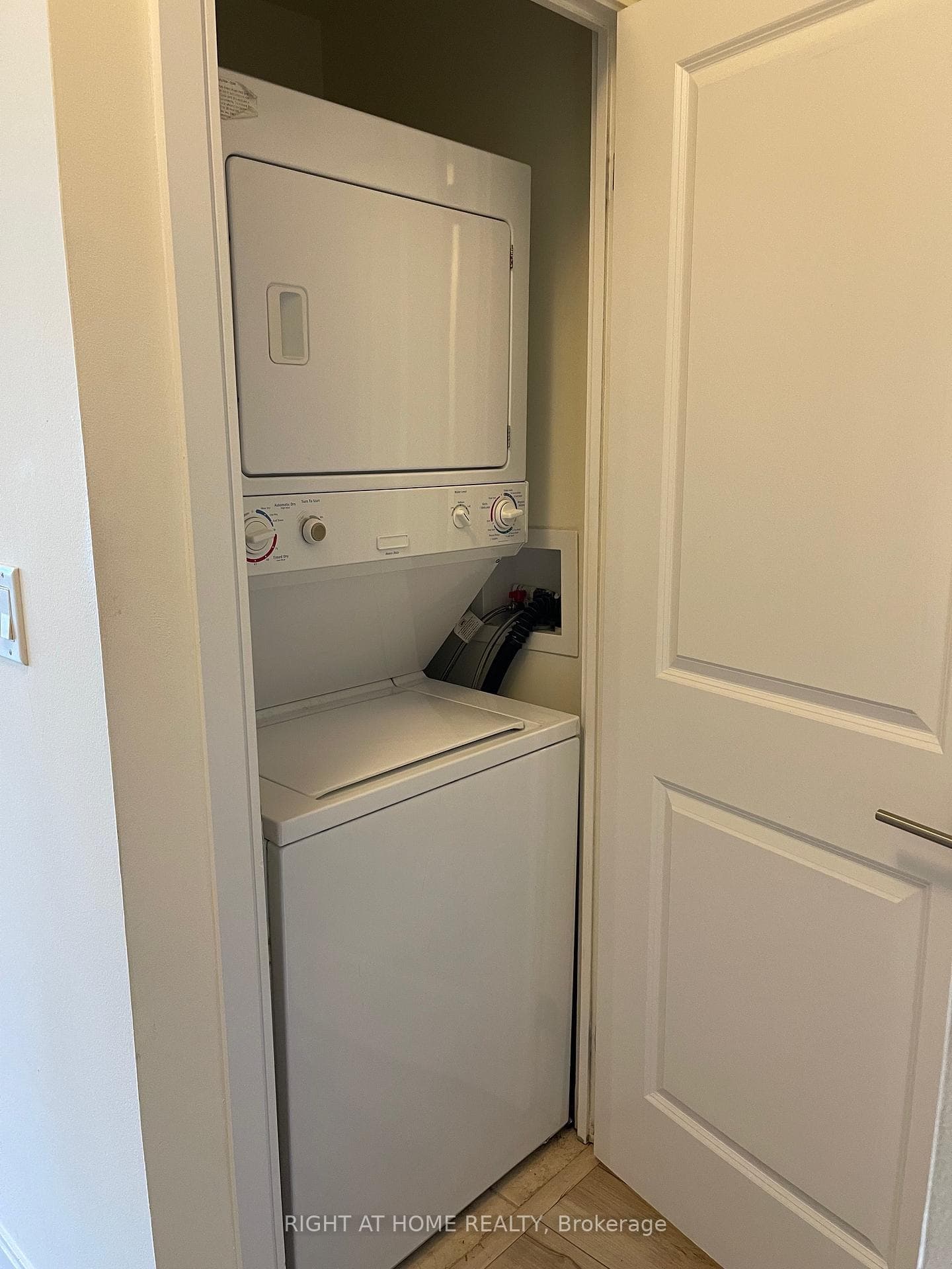 18 Yorkville Avenue Unit 1106 photo 9