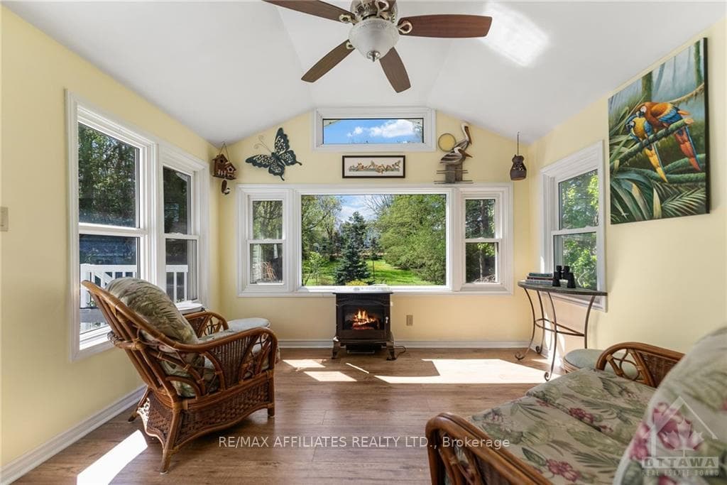 112 COLBORNE Street photo 15