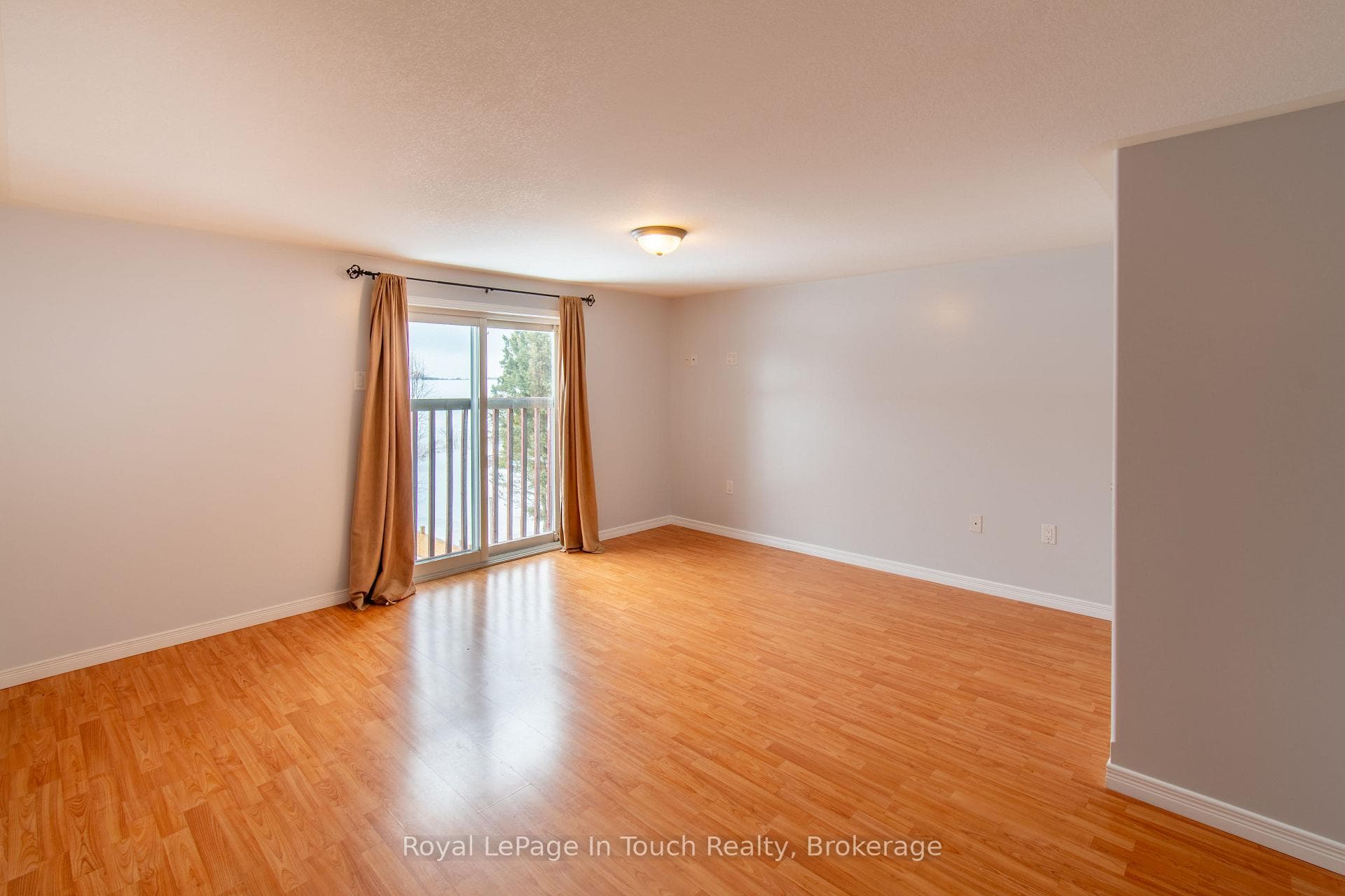 326 Lafontaine Road photo 32