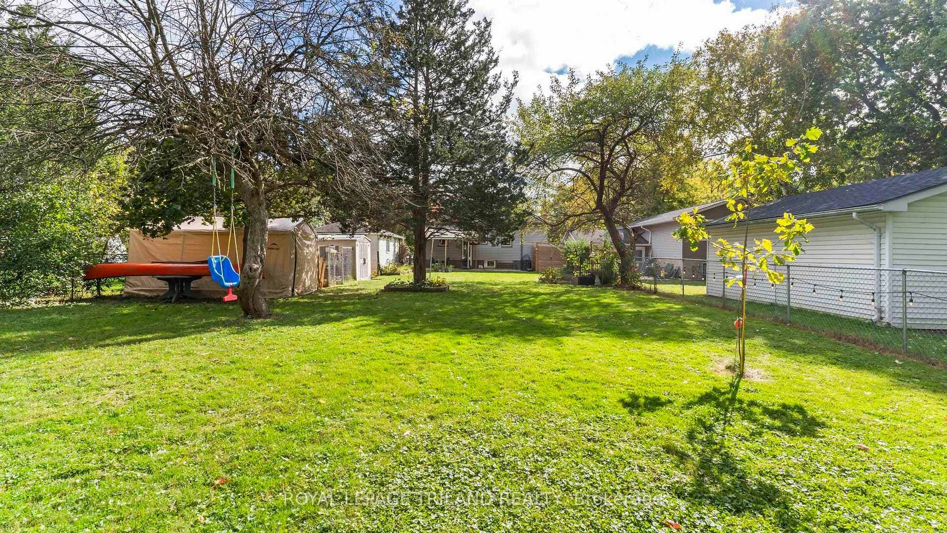 578 Creston Avenue photo 31