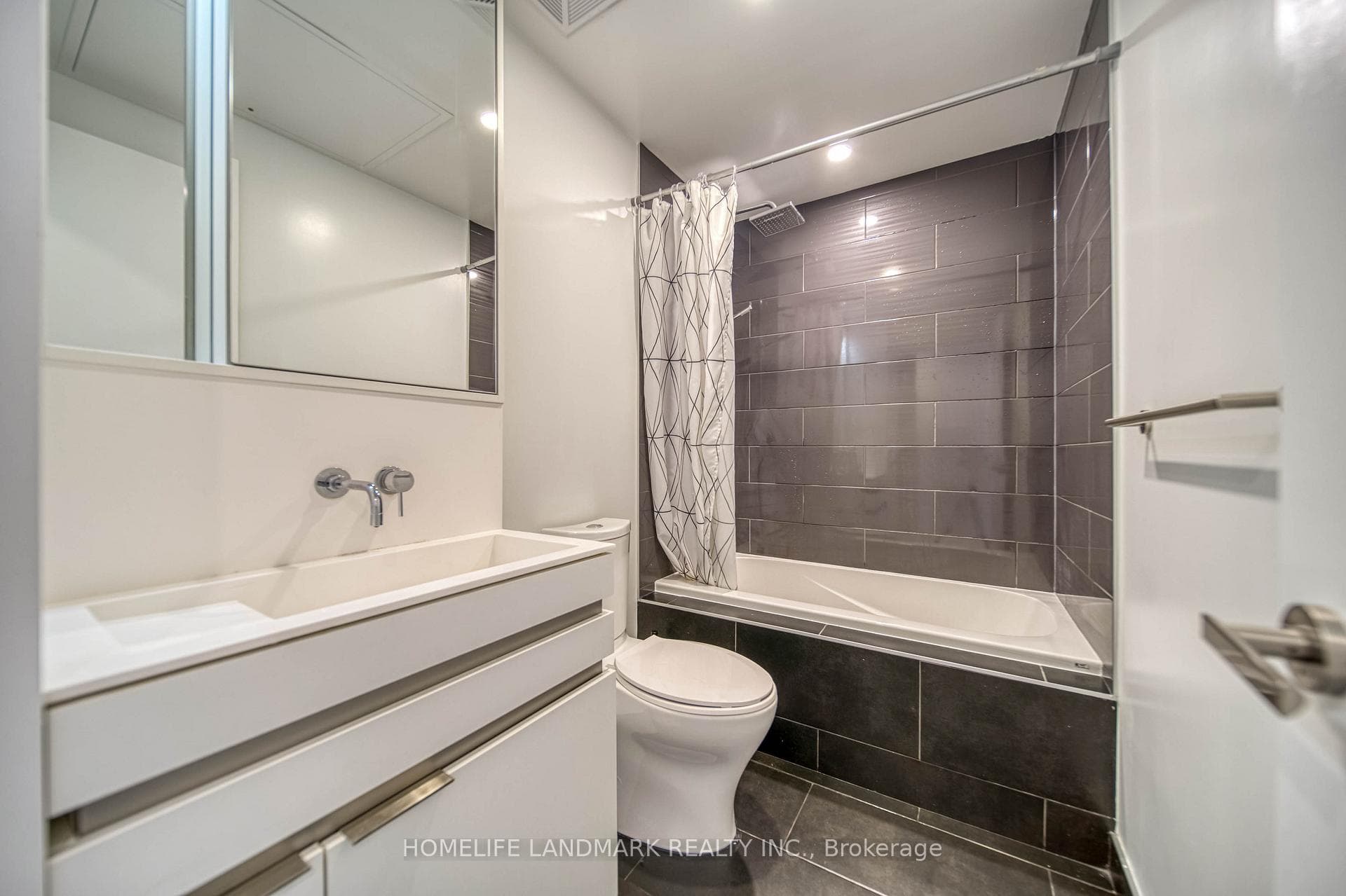 197 Yonge Street Unit 1703 photo 16