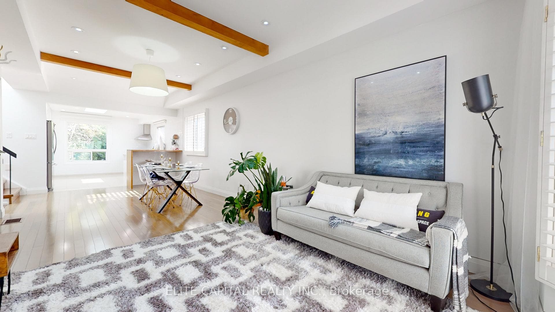 Living Room / Main