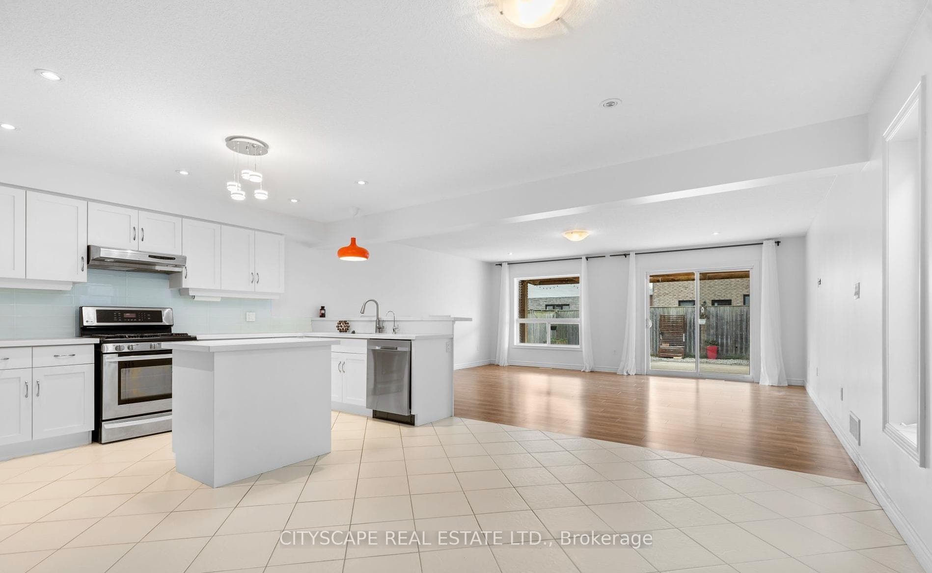 1831 Reilly Walk photo 4