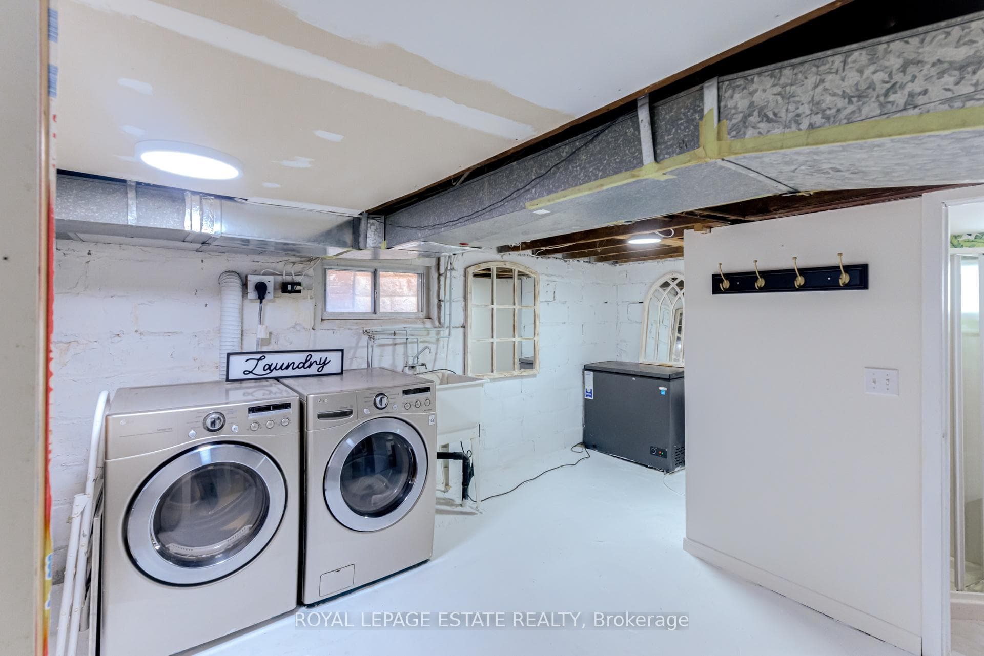 46 Thyra Avenue photo 38