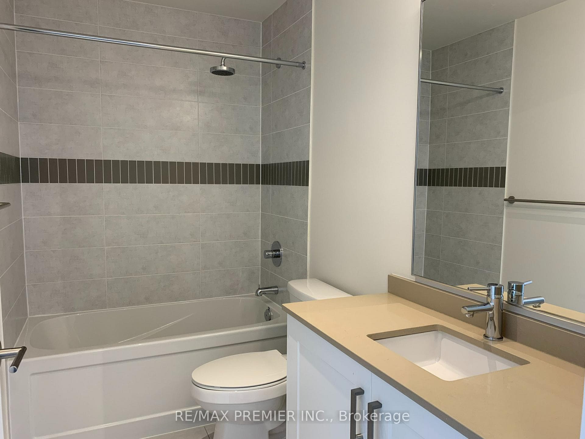 99 John Street Unit 903 photo 16