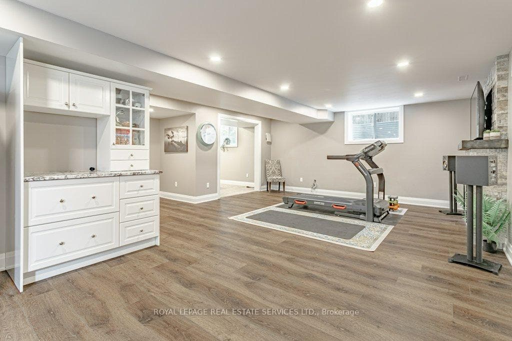 560 Lakeview Drive photo 37