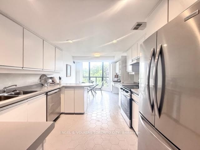 2900 Yonge Street photo 22