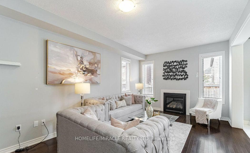 9 Humberstone Crescent photo 5