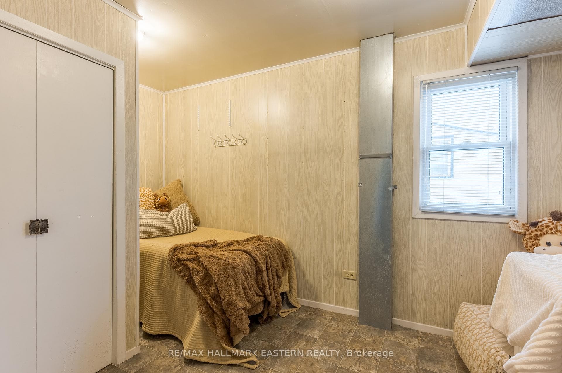 584 Paterson Street photo 30