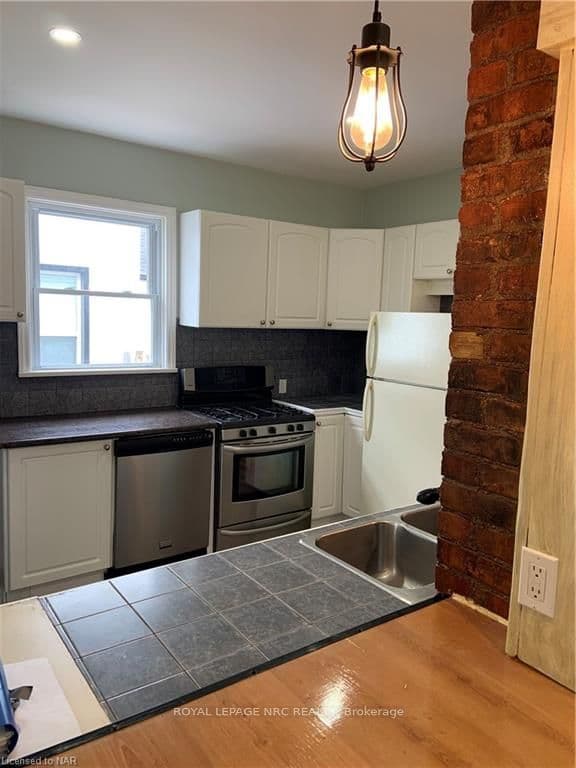 98 HENRY Street photo 6