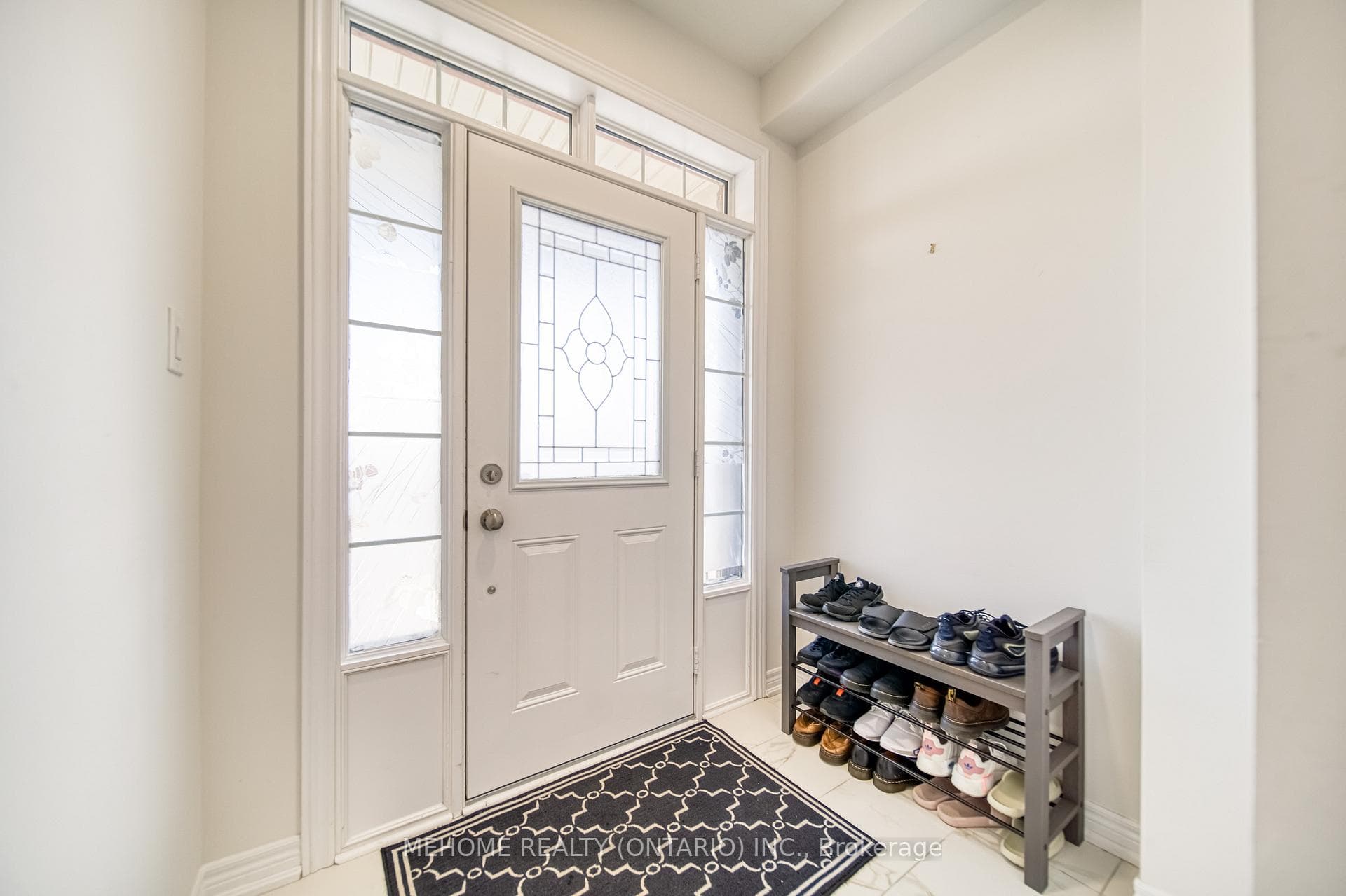 114 Chayna Crescent photo 3