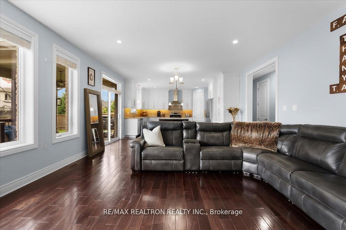 177 MARTIN Drive photo 6
