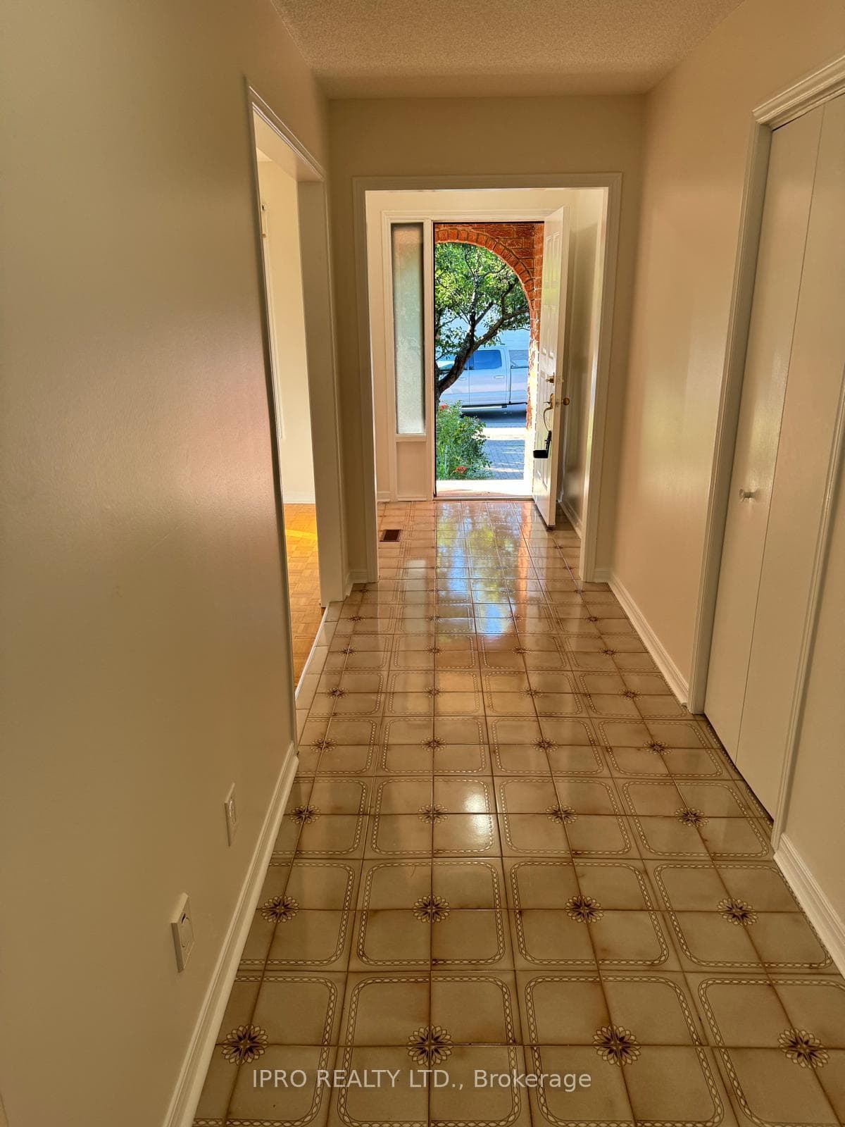 209 Consulate Road Unit Main photo 4