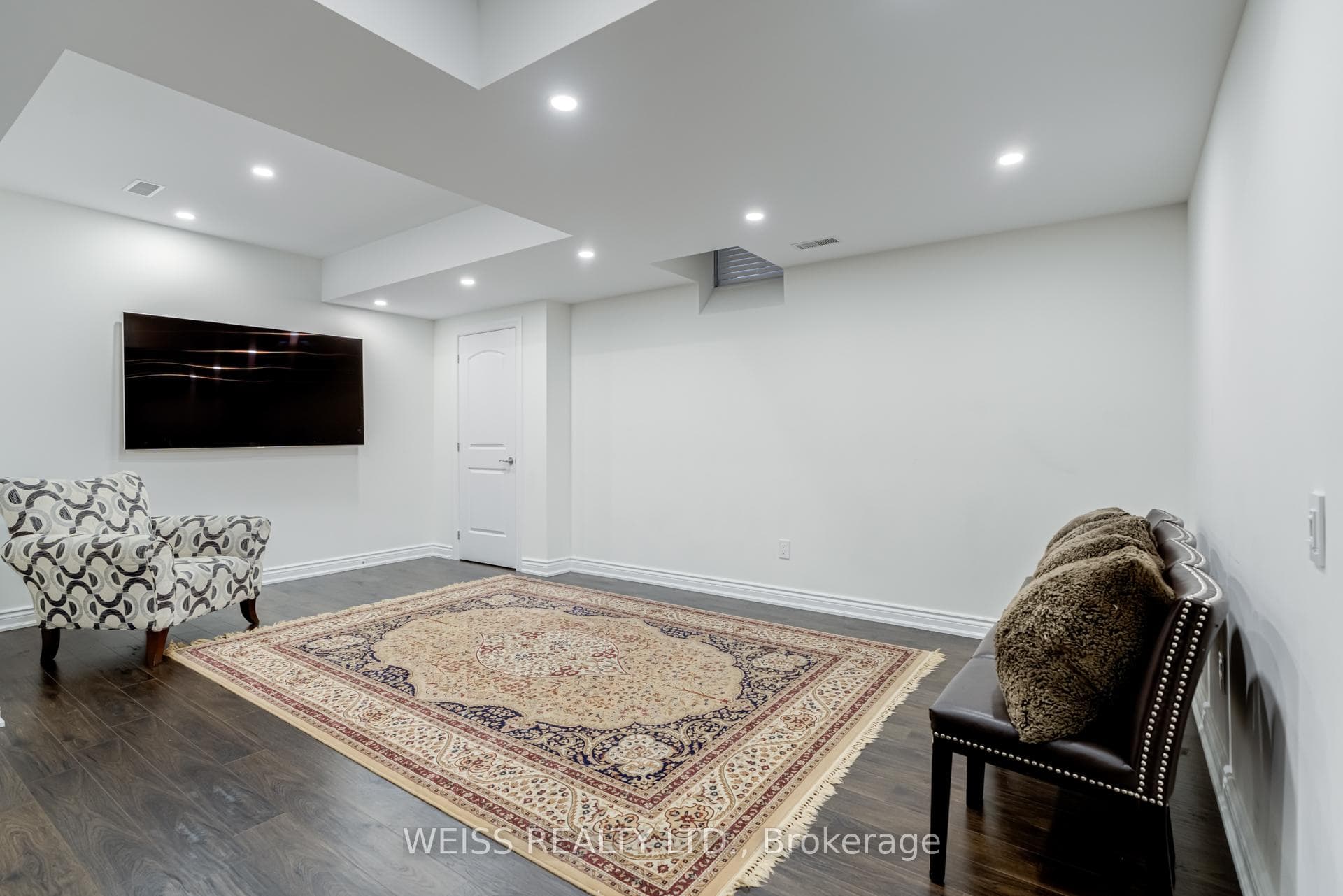43 Chesney Crescent photo 43