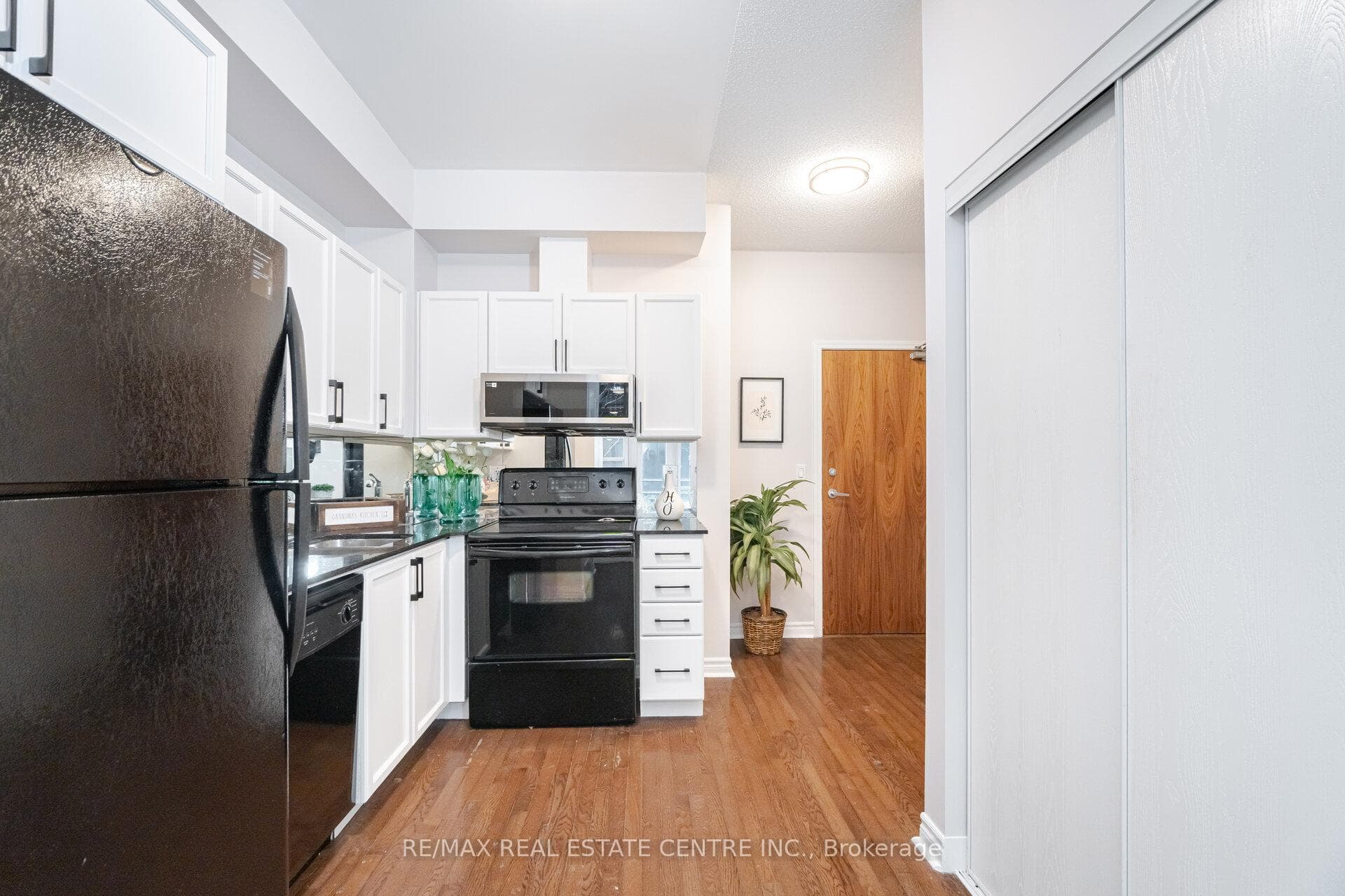 33 Elm Drive Unit 105 photo 9