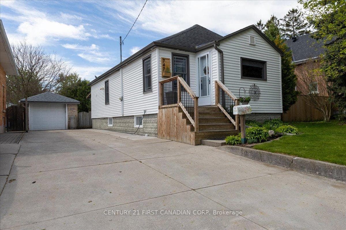 747 Whetter Avenue photo 5