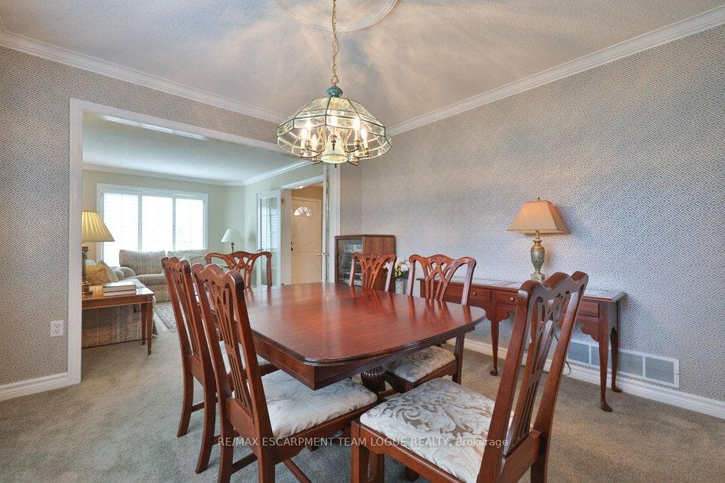 2111 KEVIN Crescent photo 11