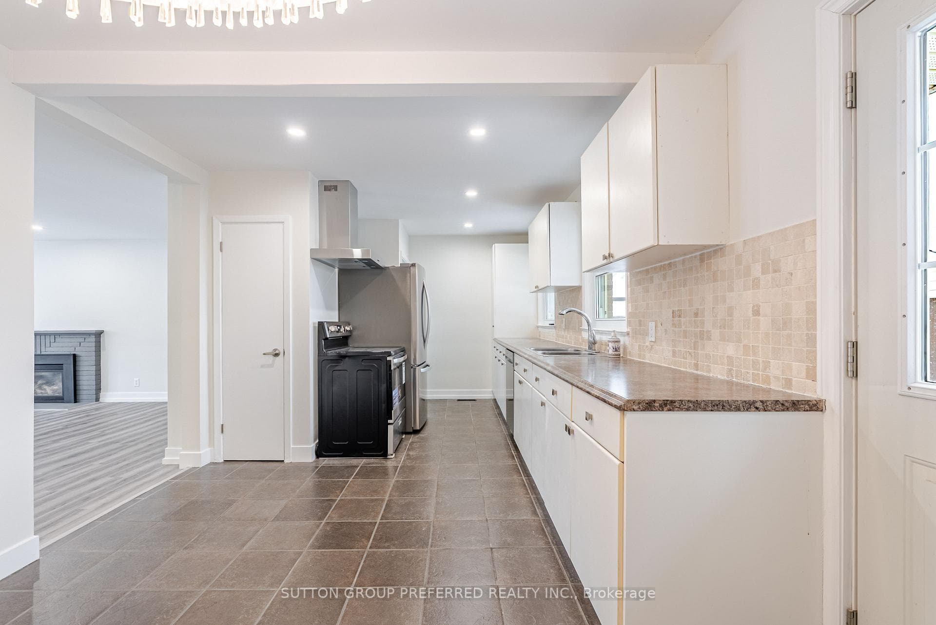 1697 Moffatt Avenue photo 22