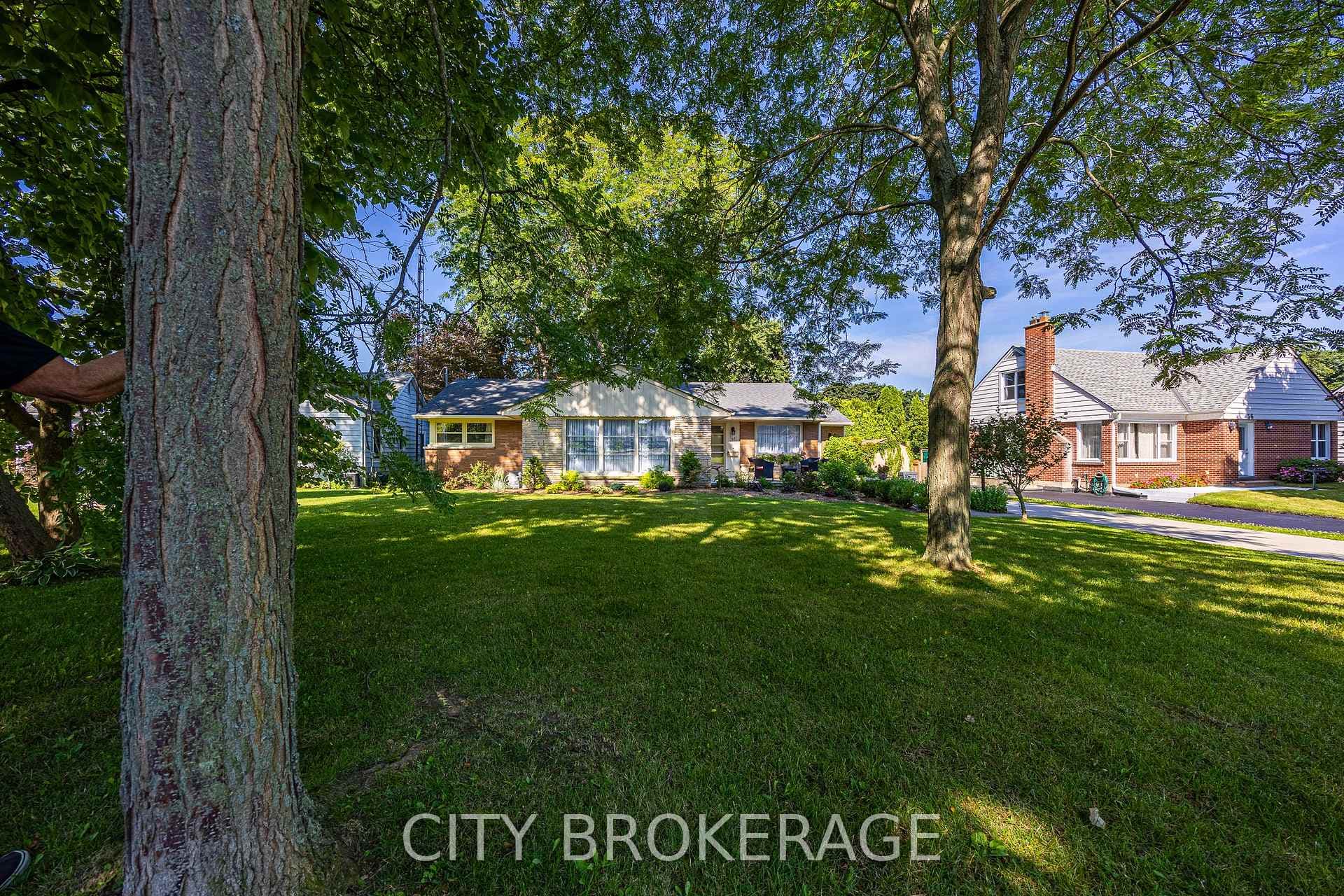 32 Gibson Drive photo 4