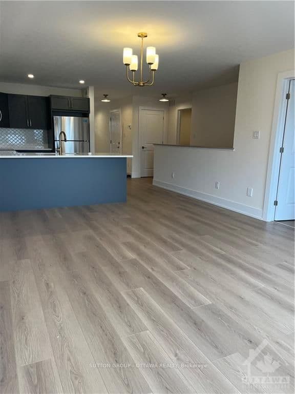 96 WHITCOMB Crescent photo 9