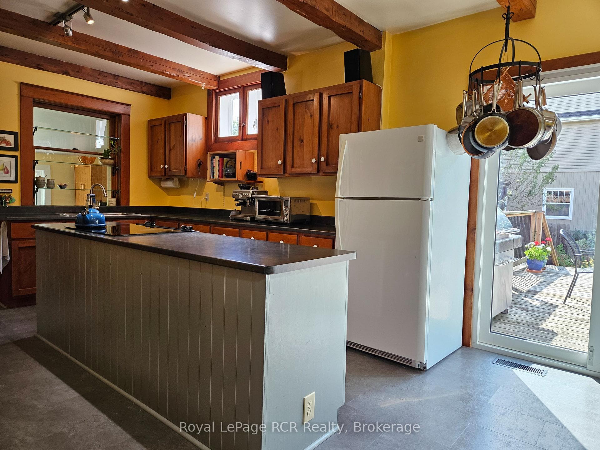 Lots of counter space!