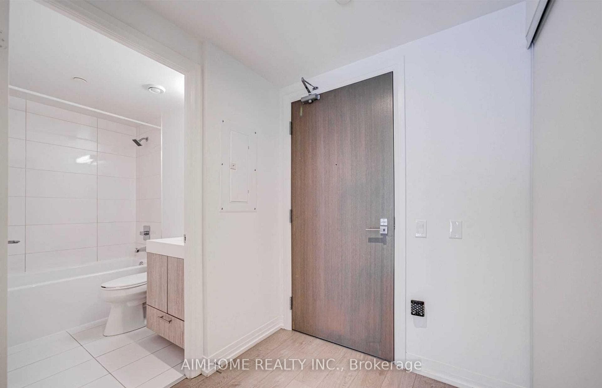 251 Jarvis Street Unit 823 photo 4