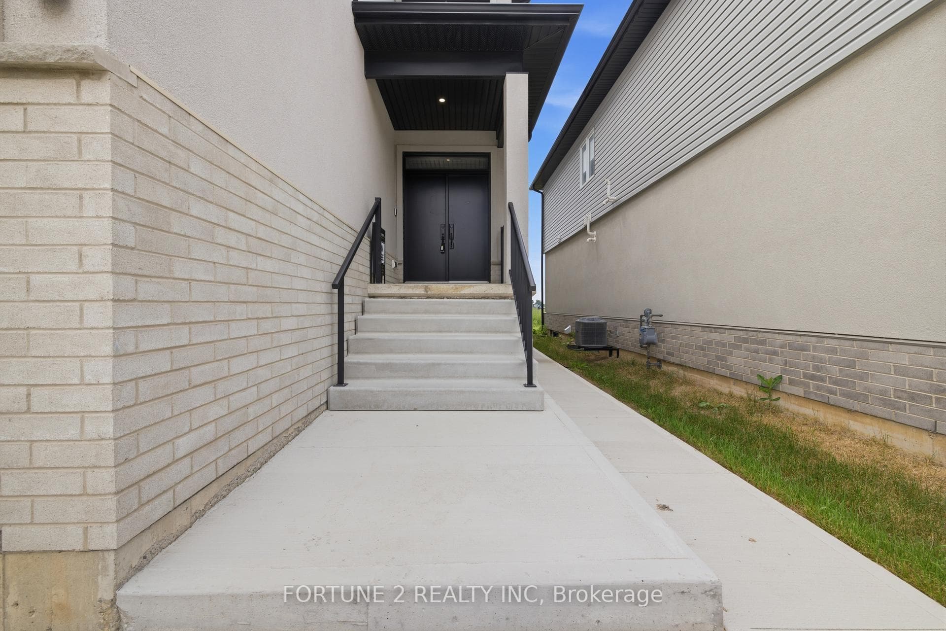 1143 Hobbs Drive photo 2