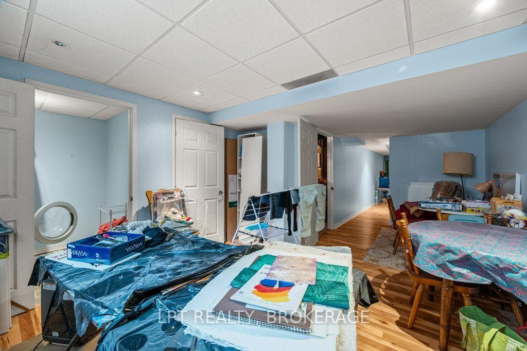 1559 Crimson Crescent photo 22