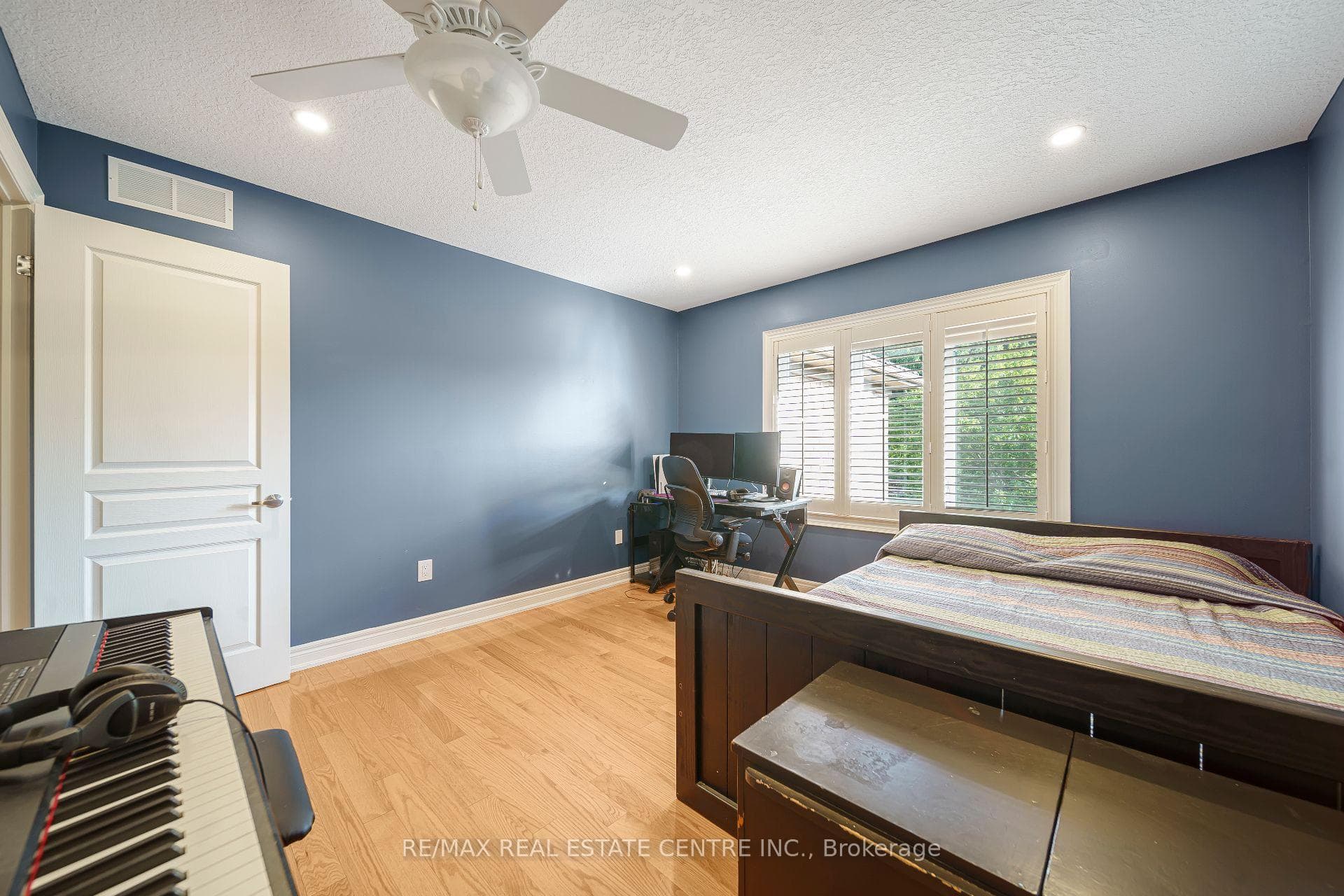 112 Dirksen Court photo 31
