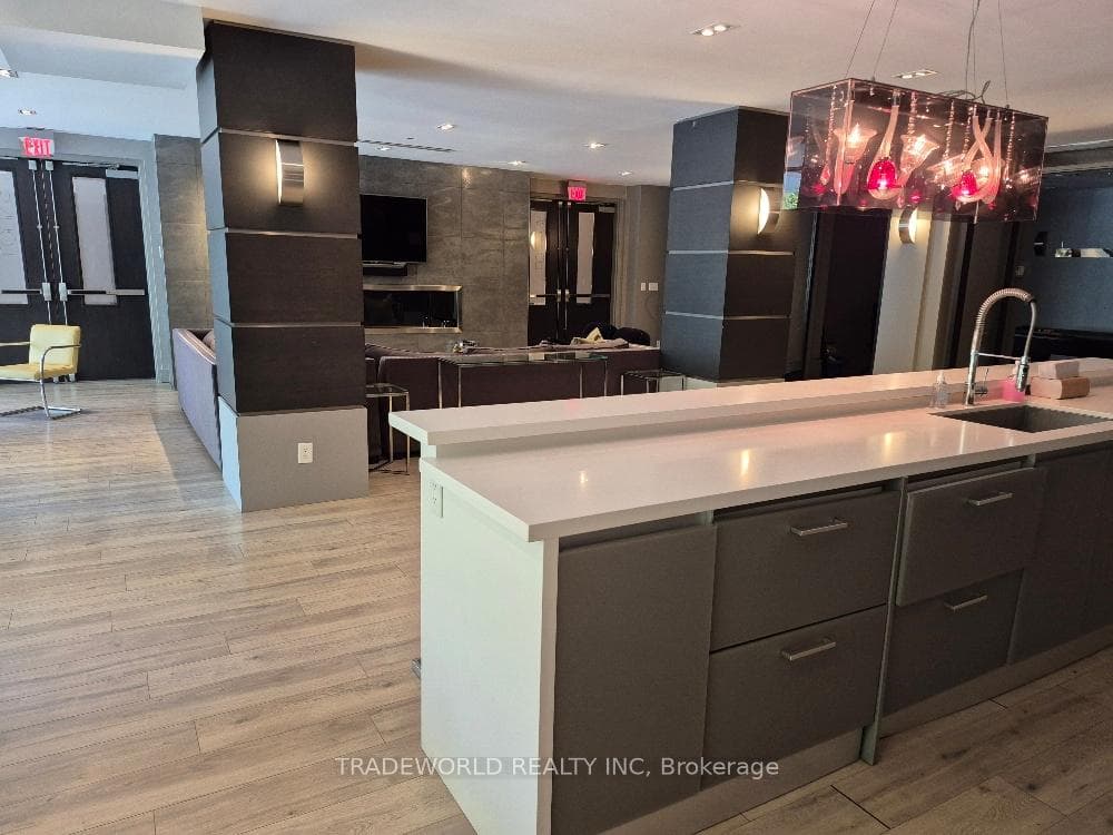 399 Adelaide Street Unit 319 photo 23