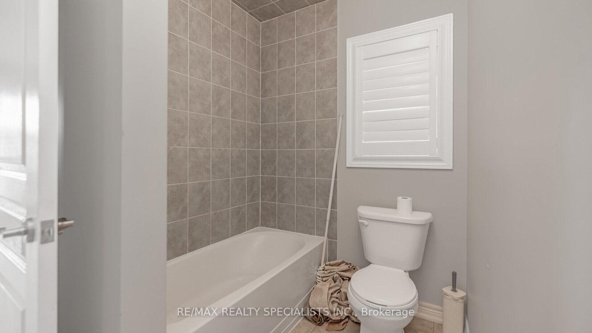 132 Allegro Drive photo 28