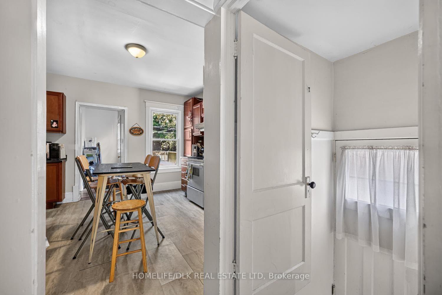 427 Earl Street photo 10