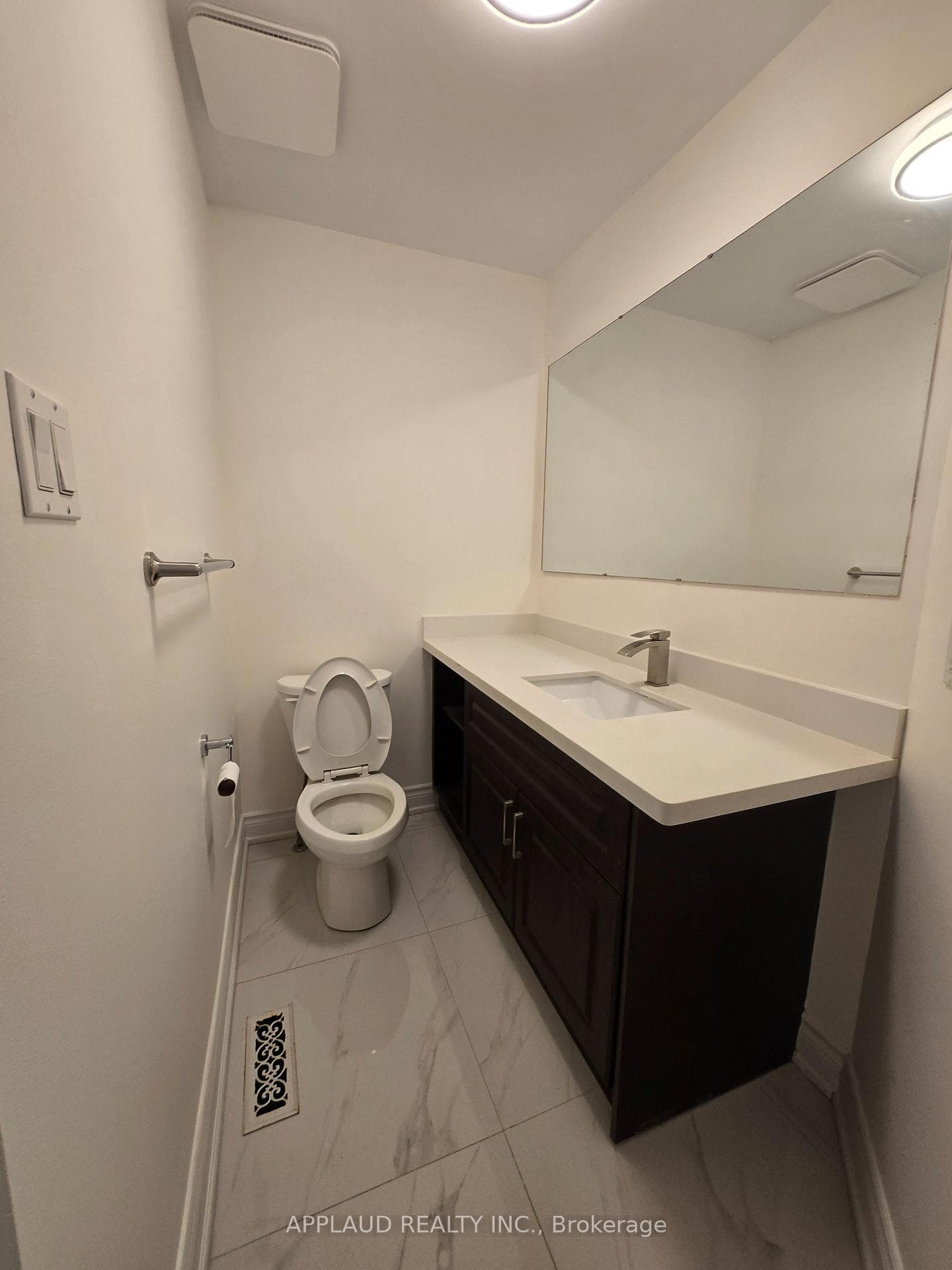 83 Roxborough Lane photo 4